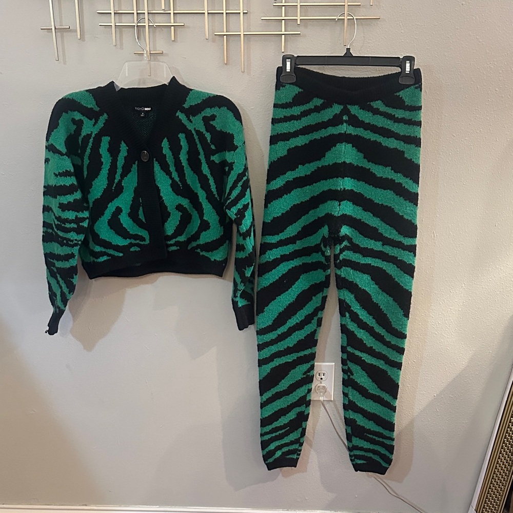 Women’s two-piece sweater set
